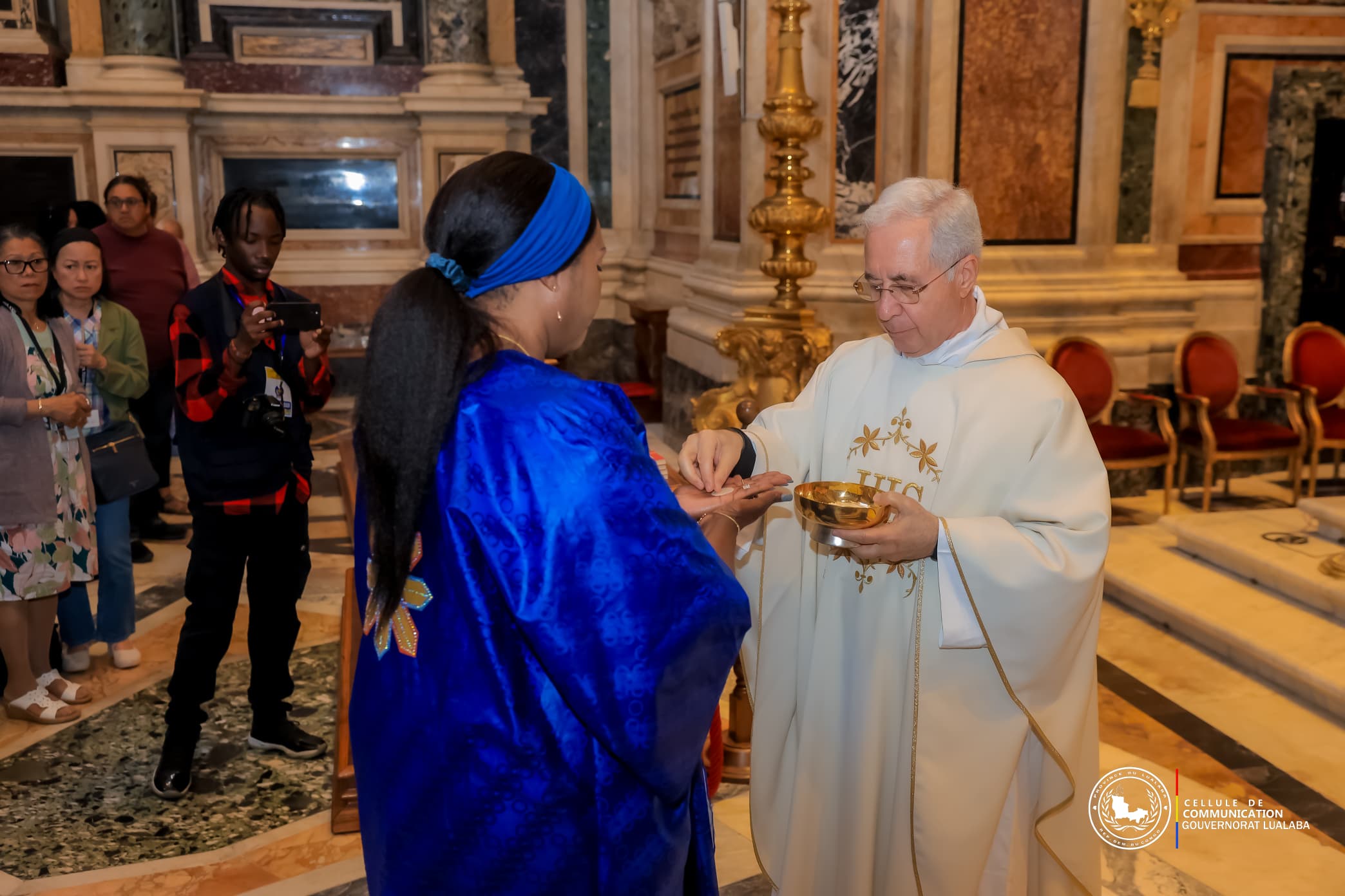 LUALABA-VATICAN : LA GOUVERNEURE FIFI MASUKA À LA BASILIQUE SANTA MARIA POUR RENDRE HOMMAGE AU PAPE FRANÇOIS